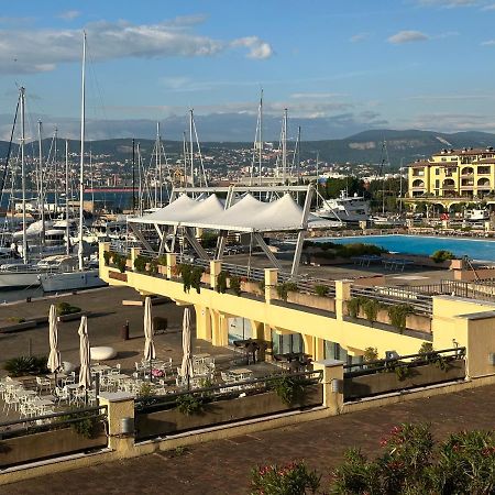 Al Porticciolo Appartement Múggia Buitenkant foto