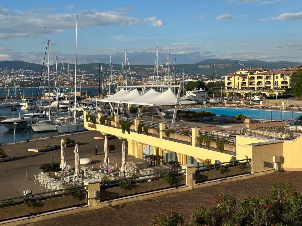 Al Porticciolo Appartement Múggia Buitenkant foto